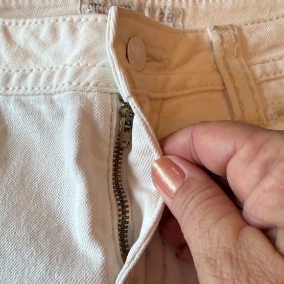 Miss Me White Denim Mid-Rise Shorts - Classic Casual Summer Style - Picture 6 of 14